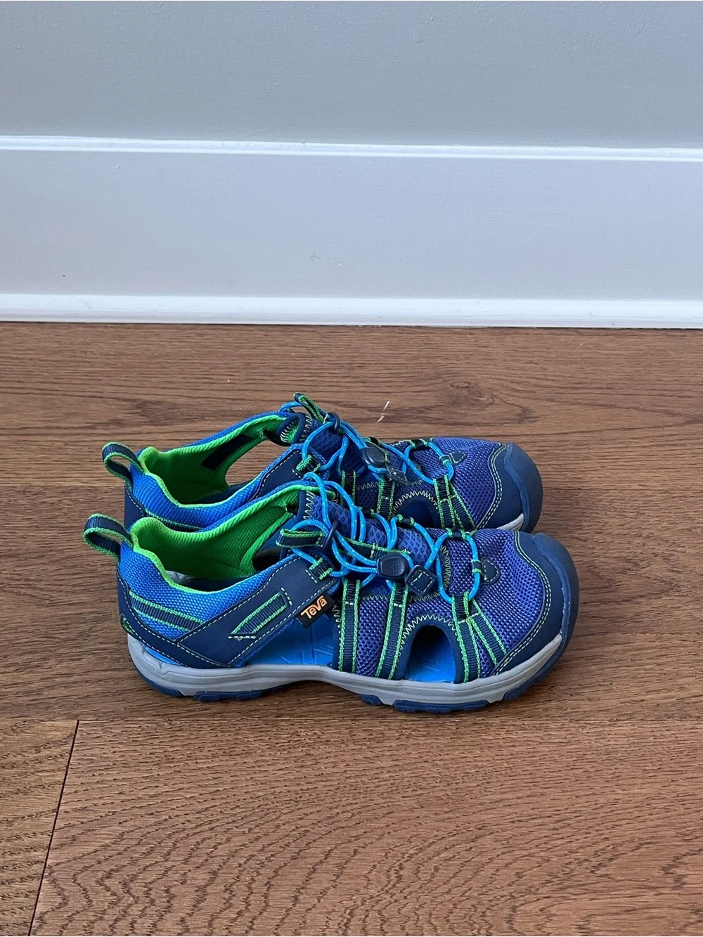 TEVA Boys Manatee Summer Outdoor Sandals Size 4 Blue Green Slip On Water Shoes